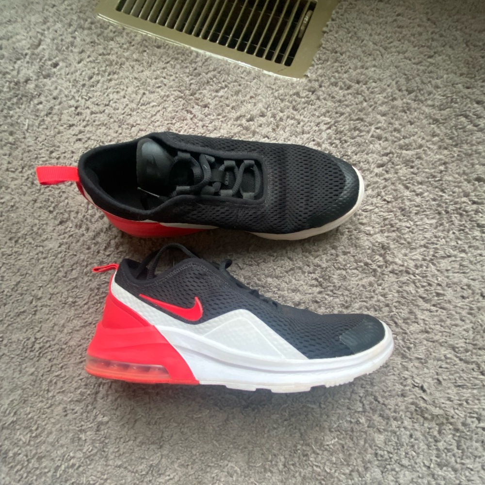Nike air max tennis shoes